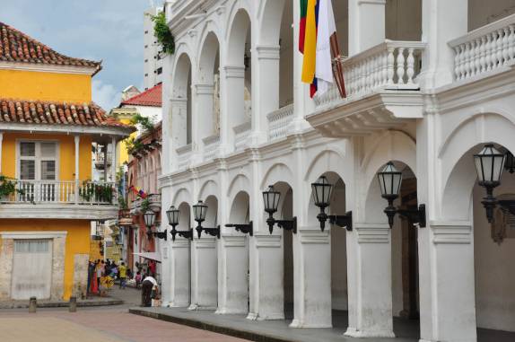 Passaendo no centro histórico de Cartagena, na Colômbia